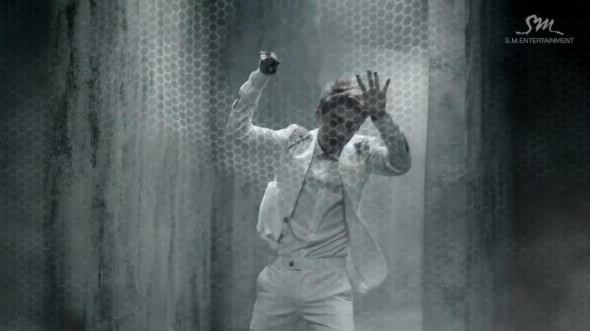 EXO-M_上瘾(Overdose)_Music Video.mp4_snapshot_00.37_[2014.05.07_04.05.24]